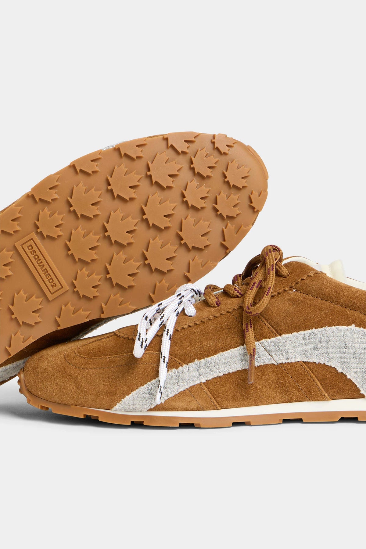 DC-642 Sneakers