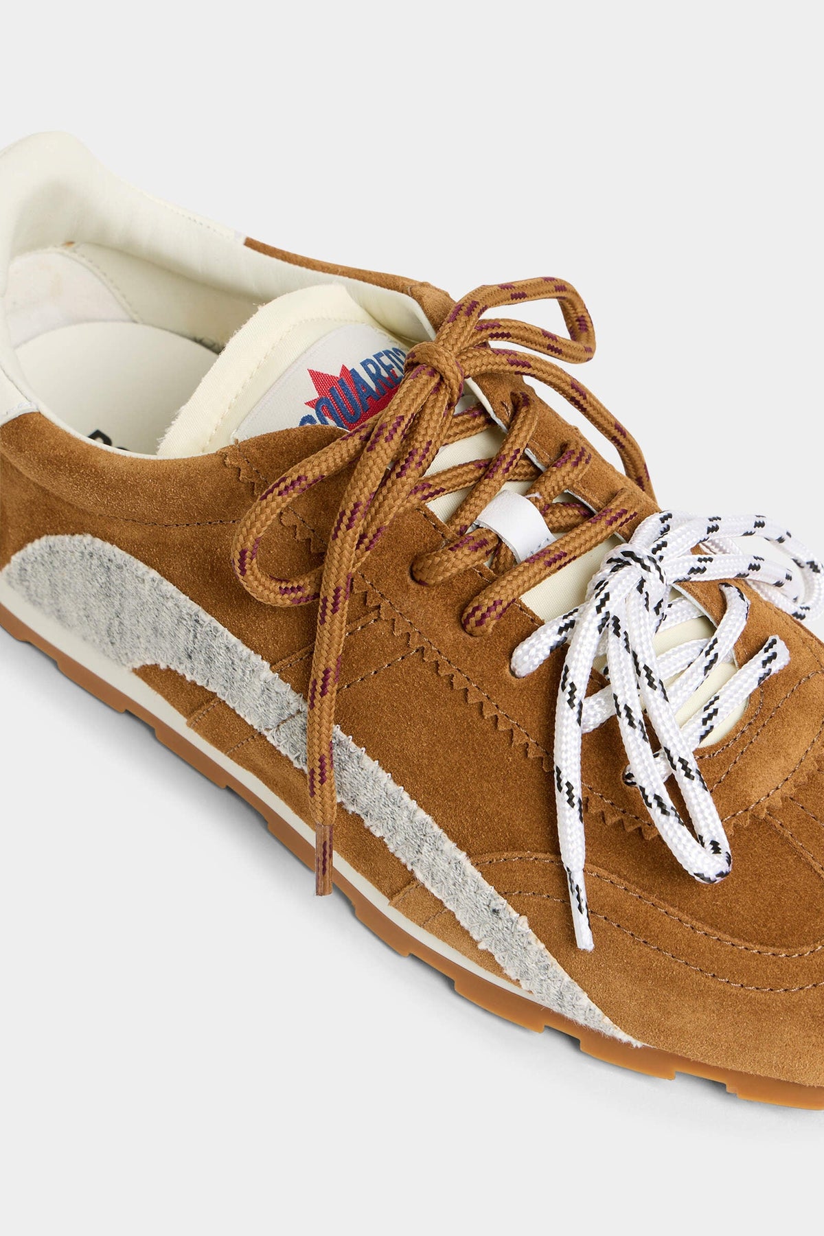 DC-642 Sneakers
